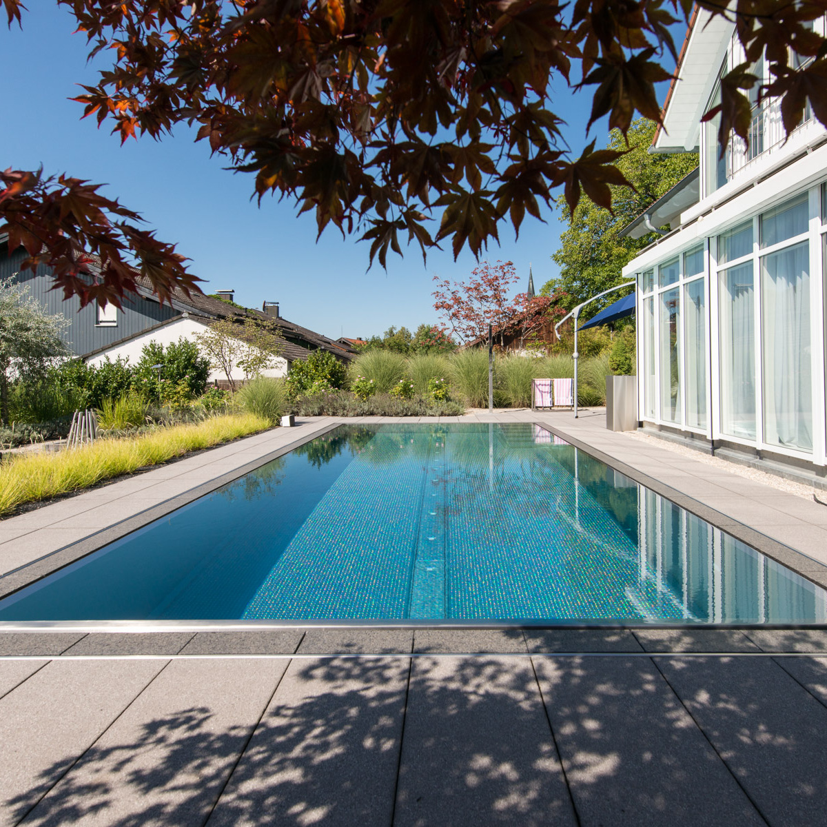 Terrassen-Parterre mit Pool